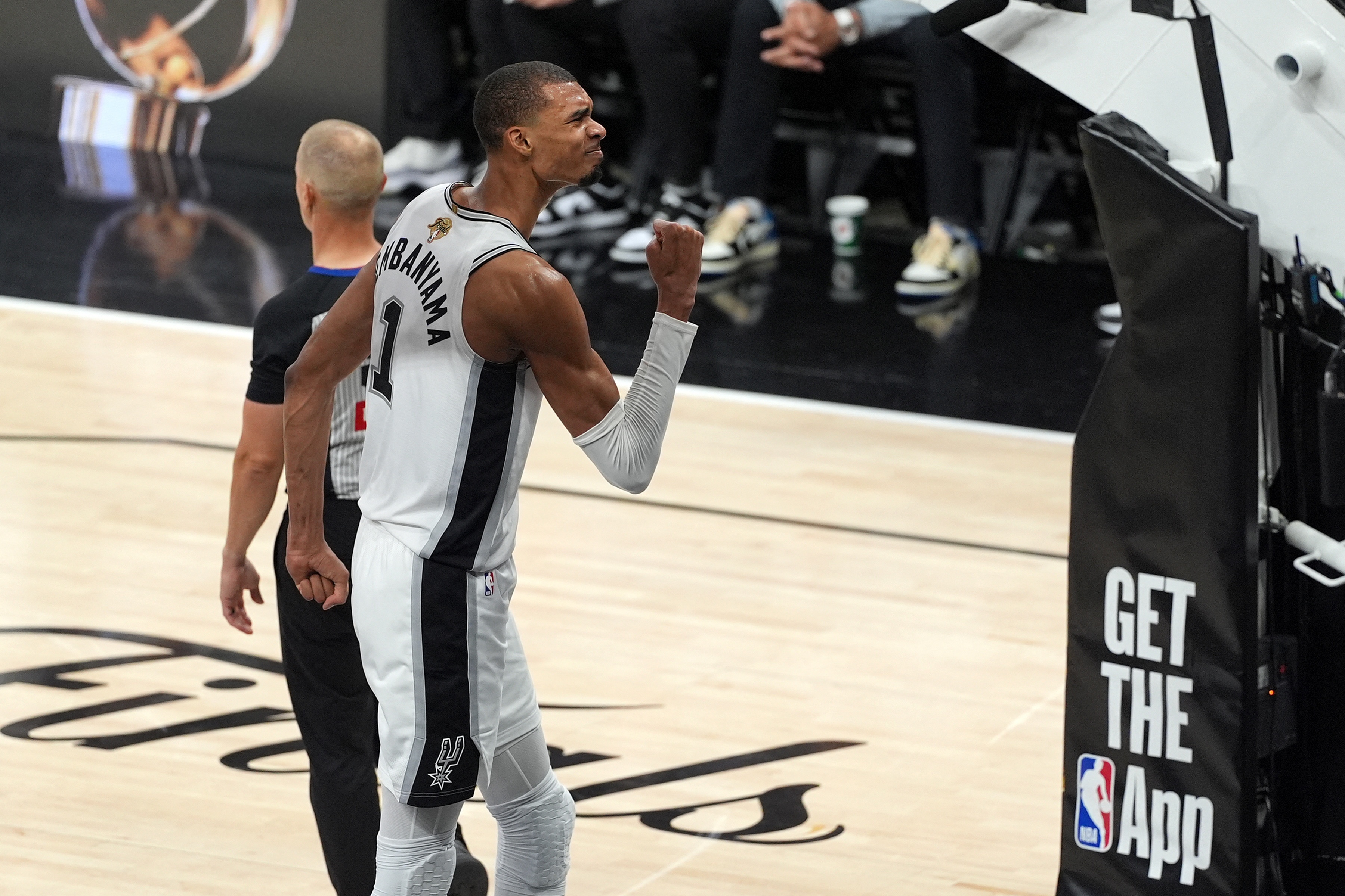 巴恩斯曝文班亚马不握手内幕:他根本不在乎NBA的规矩