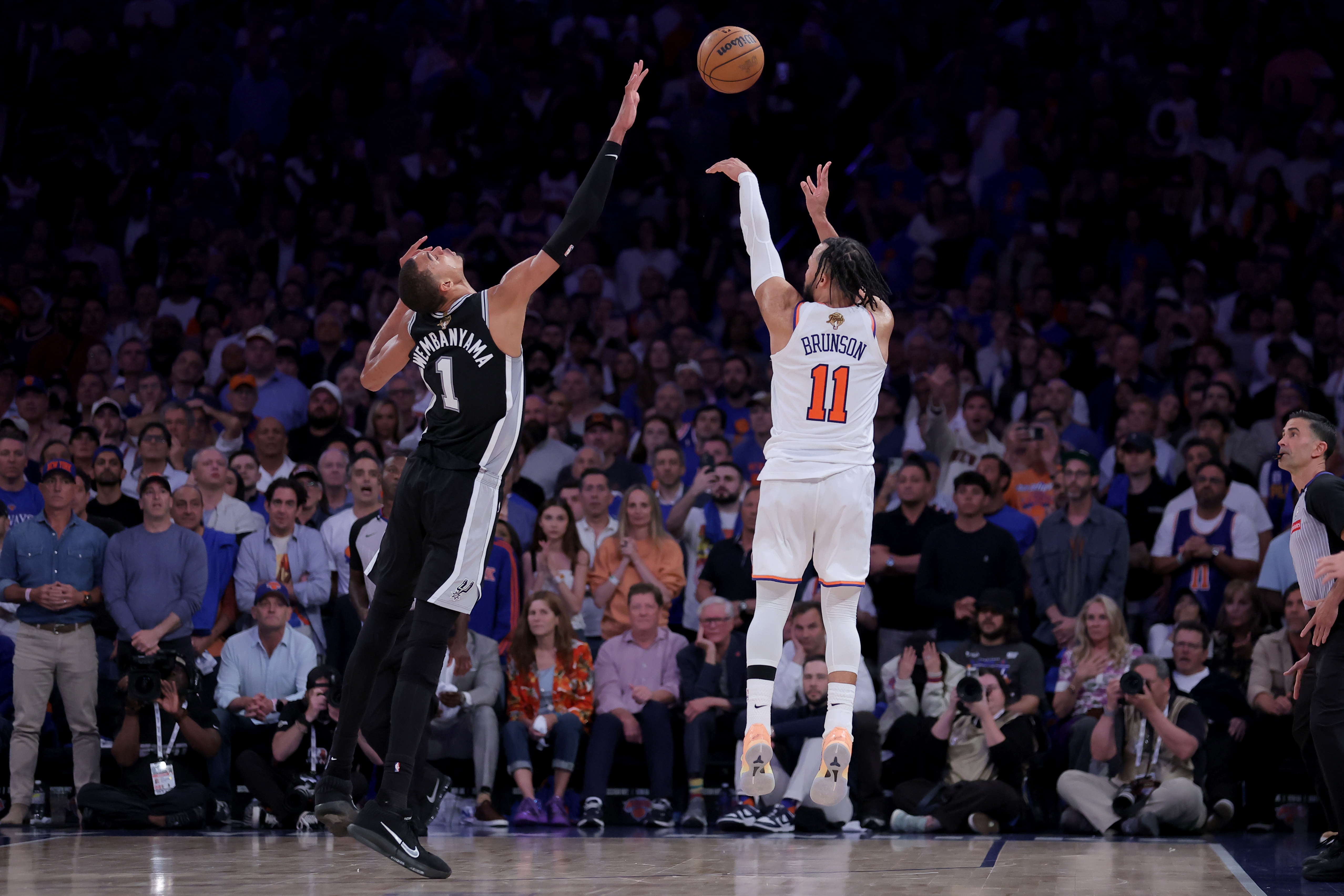 布伦森45分终结战夺FMVP A·史密斯:他拯救了NBA免于被文班亚马统治