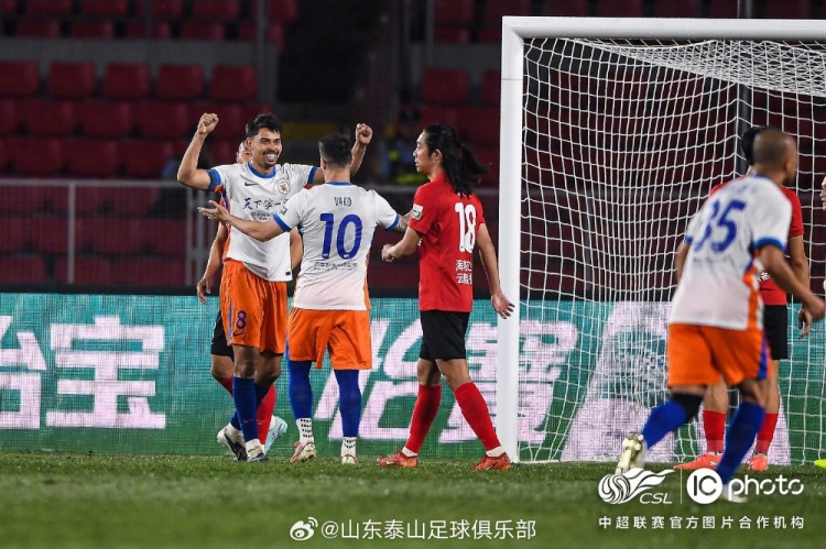 泽卡瓦科双响炮 山东客场5-1横扫辽宁铁人 泽卡瓦科双响炮 山东客场5-1横扫辽宁铁人