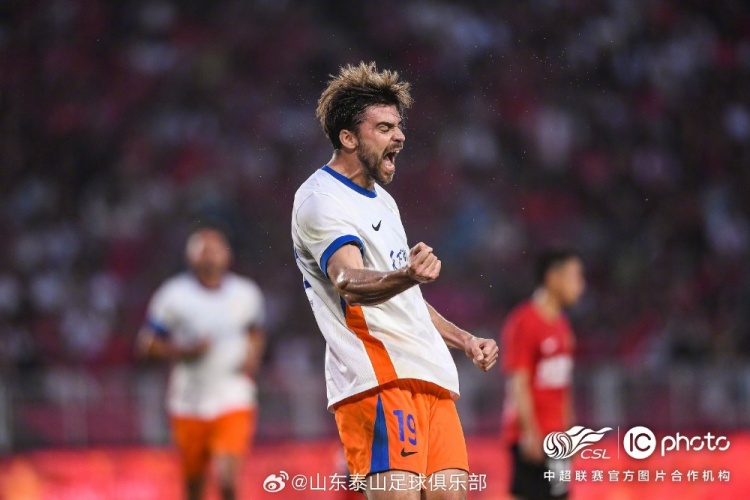 泽卡瓦科双响炮 山东客场5-1横扫辽宁铁人 泽卡瓦科双响炮 山东客场5-1横扫辽宁铁人