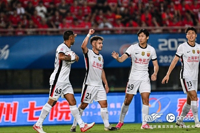 海港客场2比1逆转河南,克劳德替补头槌制胜 海港客场2比1逆转河南,克劳德替补头槌制胜
