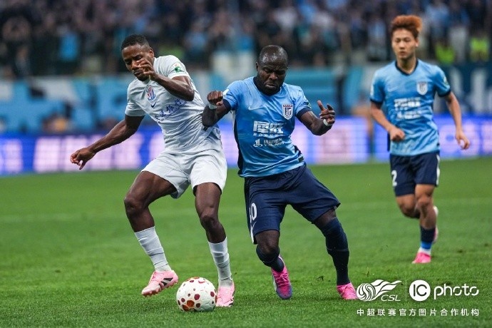 拉唐双响阿苏埃传射 申花客场4-1逆转大连英博 拉唐双响阿苏埃传射 申花客场4-1逆转大连英博