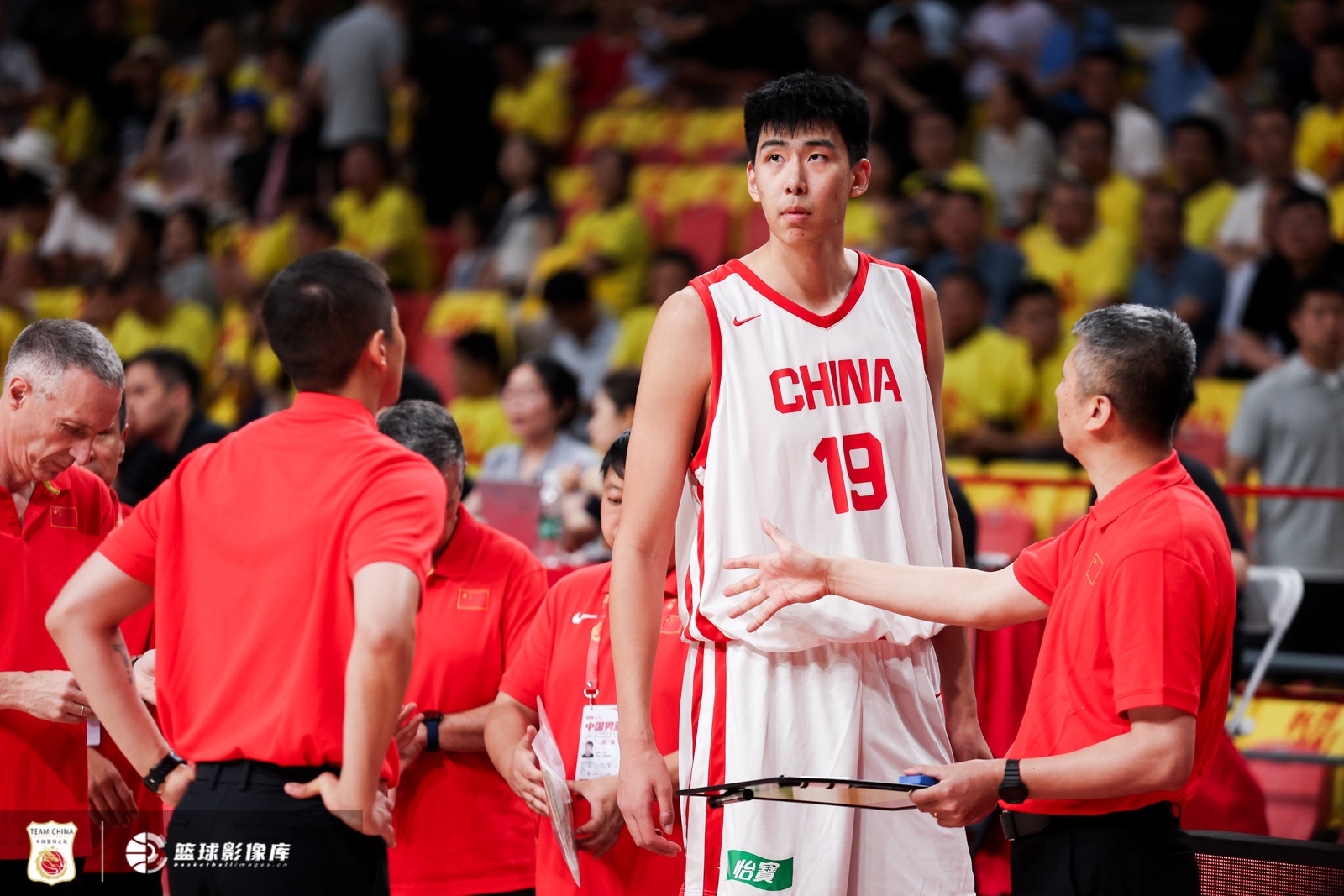 四战两胜两负,中国男篮热身赛暴露前场篮板致命短板 四战两胜两负,中国男篮热身赛暴露前场篮板致命短板