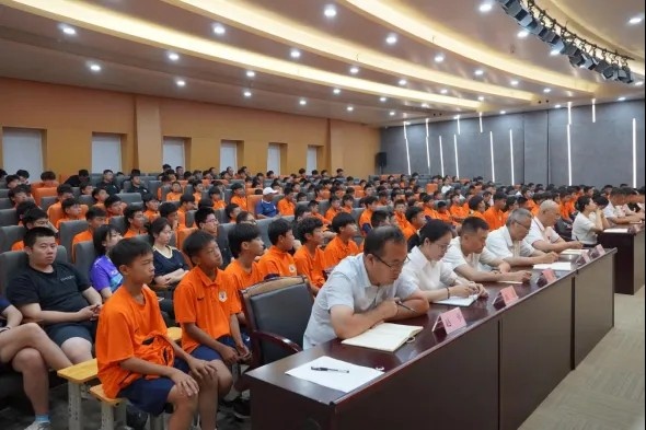 泰山足校赛风警示会：通报近期违规处理决定 部署常态化监管