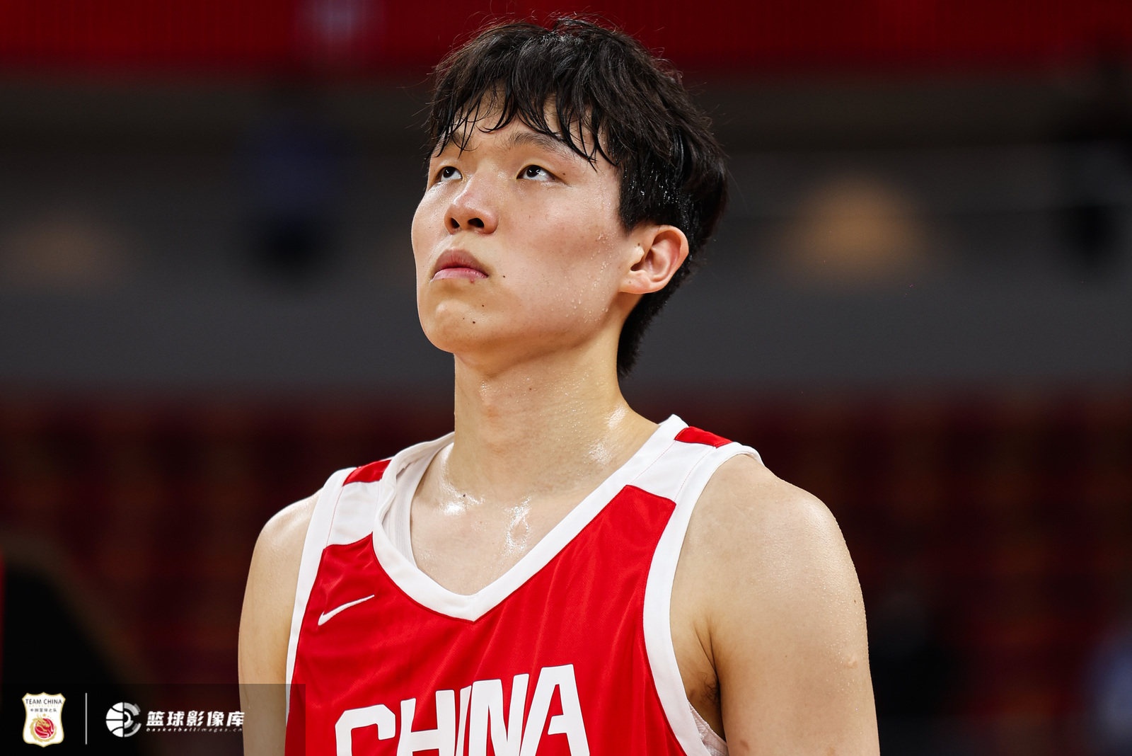 霍金森8中7撕裂防线,半场中国男篮40-50落后日本 霍金森8中7撕裂防线,半场中国男篮40-50落后日本