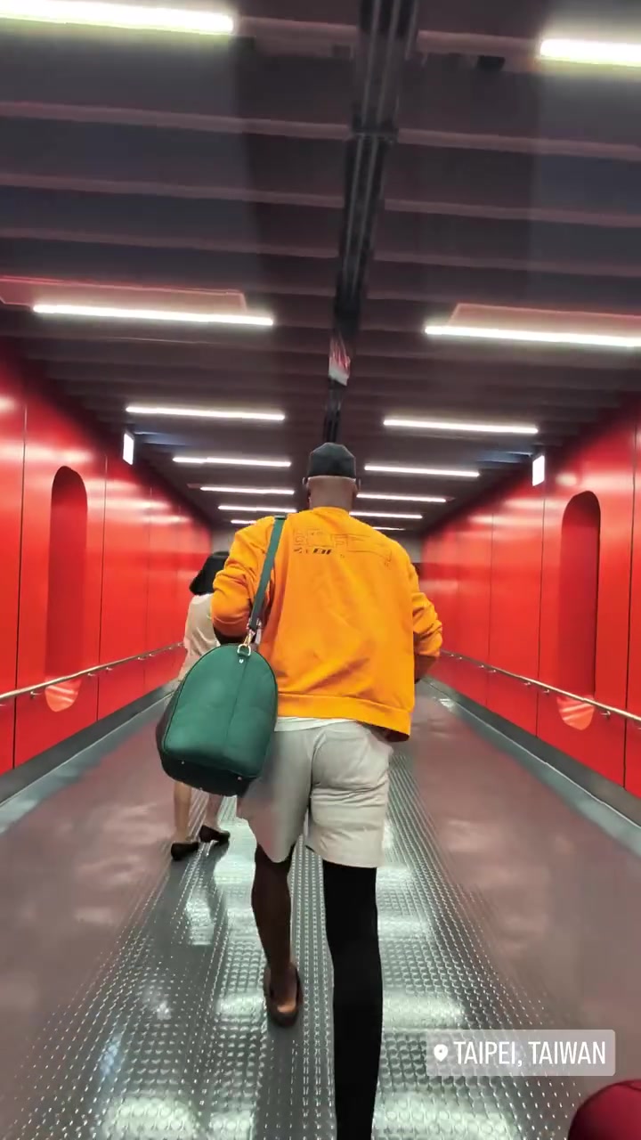 巴特勒晒独立行走视频 右腿仍不敢受力 巴特勒晒独立行走视频 右腿仍不敢受力