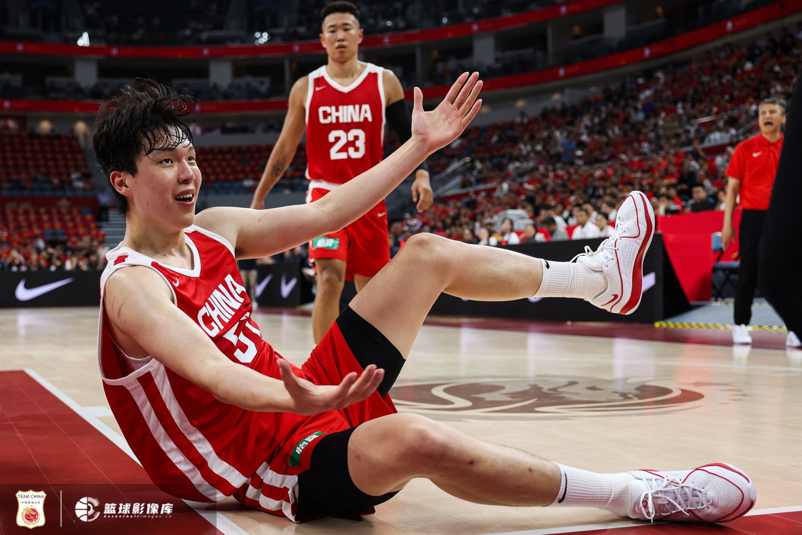 管维佳:杨瀚森低位打同位置球员效果很差,非他一人问题