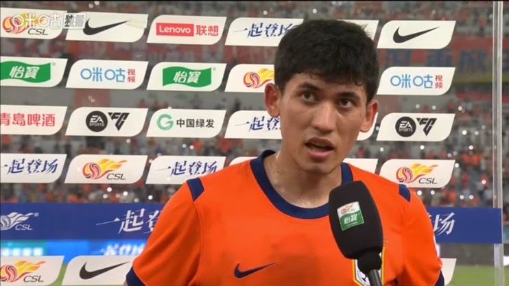 买乌郎赛季首球:感谢教练组老大哥让我重新站起来 买乌郎赛季首球:感谢教练组老大哥让我重新站起来