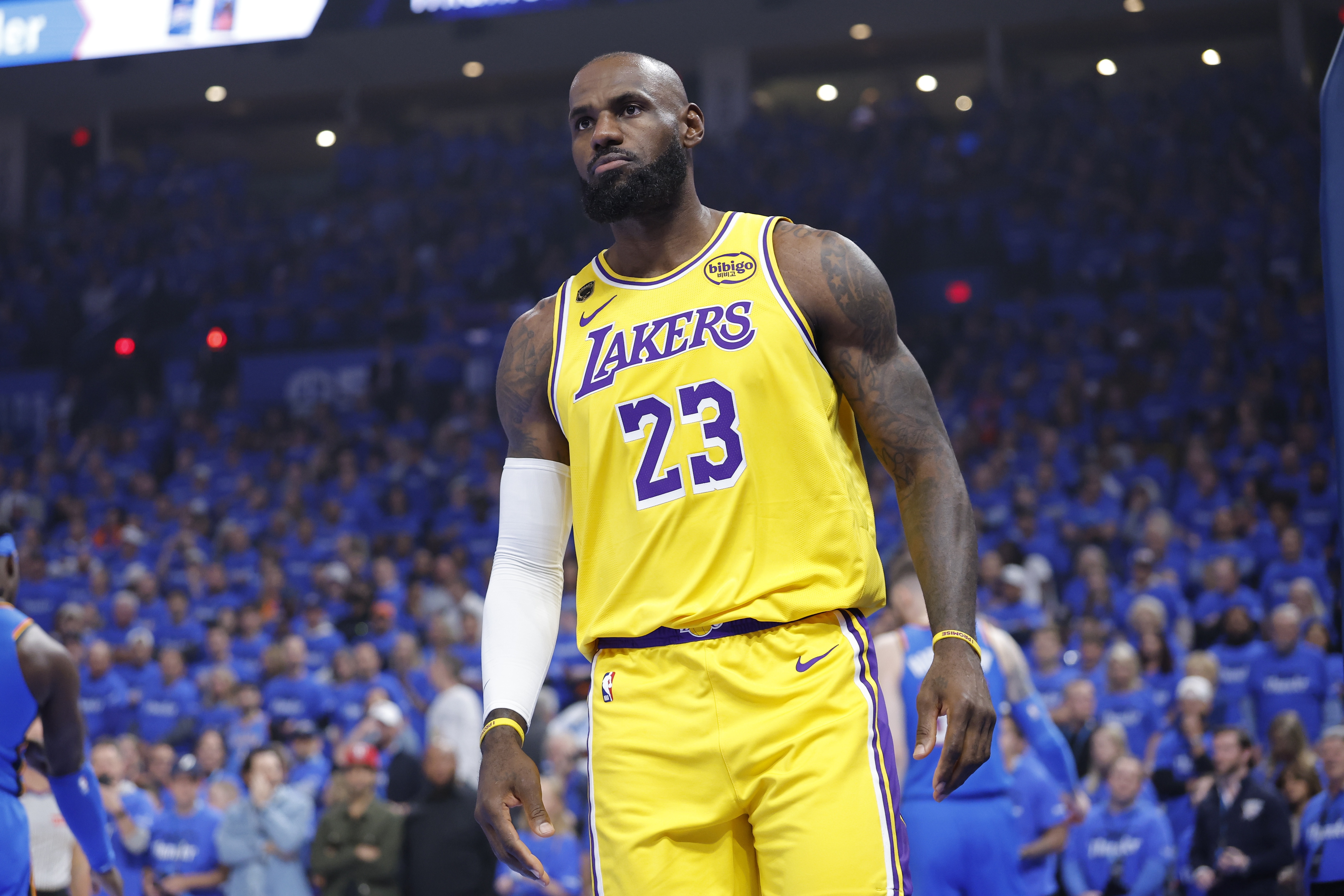 ESPN记者:詹姆斯决定时间窗口锁定周日到周二 ESPN记者:詹姆斯决定时间窗口锁定周日到周二