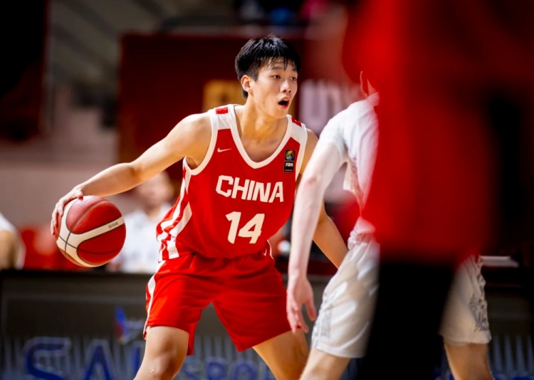 决赛输22板!媒体人:U18男篮亚洲杯多场比赛输篮板 问题亟需总结