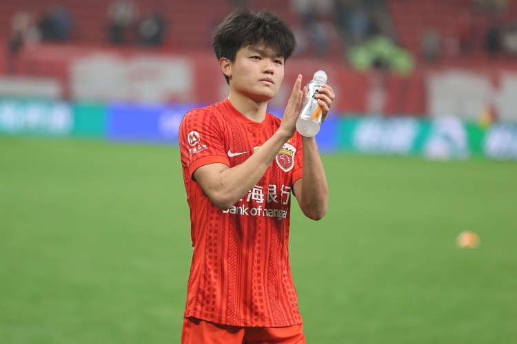 杨希:感觉自己这一年进步很快,我们年轻球员肯定会提高能力