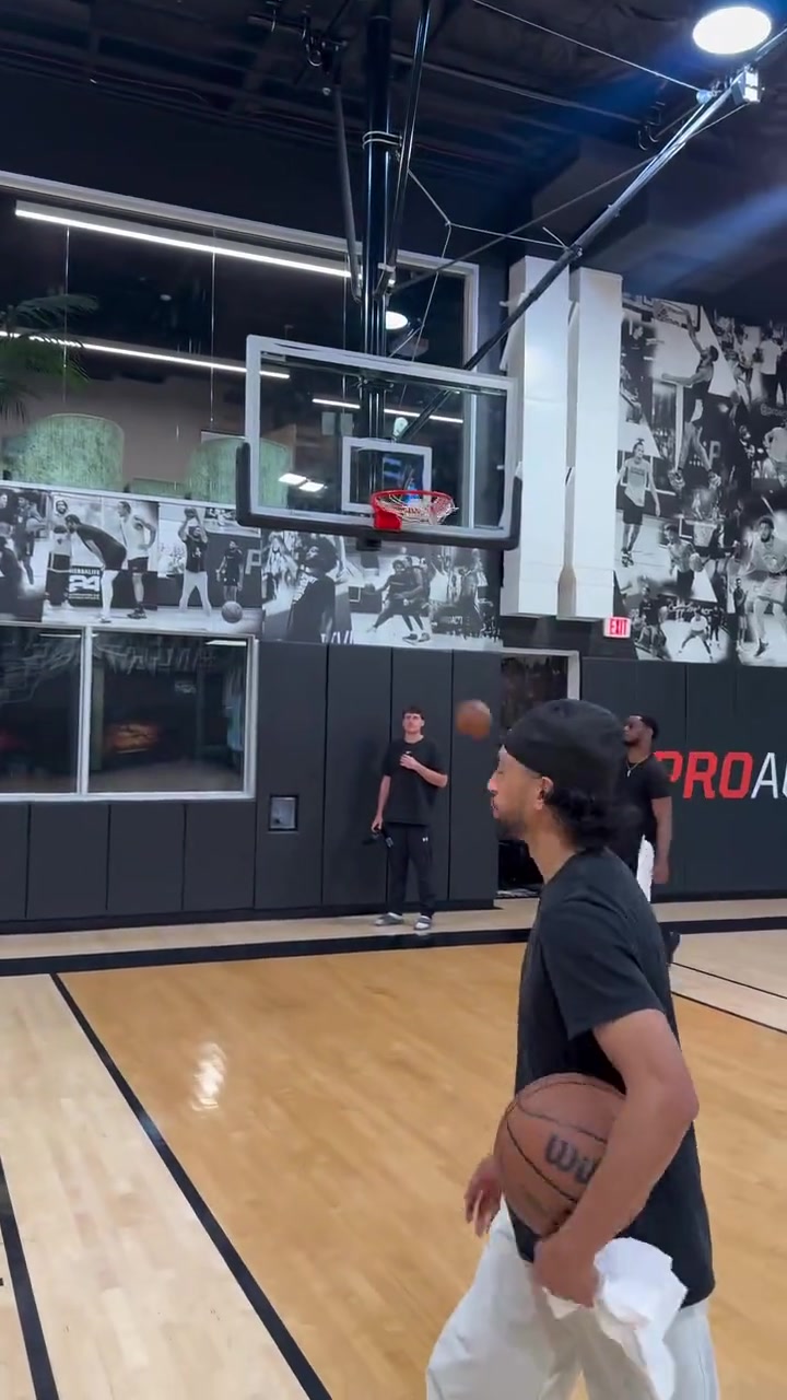 单挑连续单吃KD&切特!美媒惊呼:怎么还没有NBA球队签克里斯托弗 单挑连续单吃KD&切特!美媒惊呼:怎么还没有NBA球队签克里斯托弗