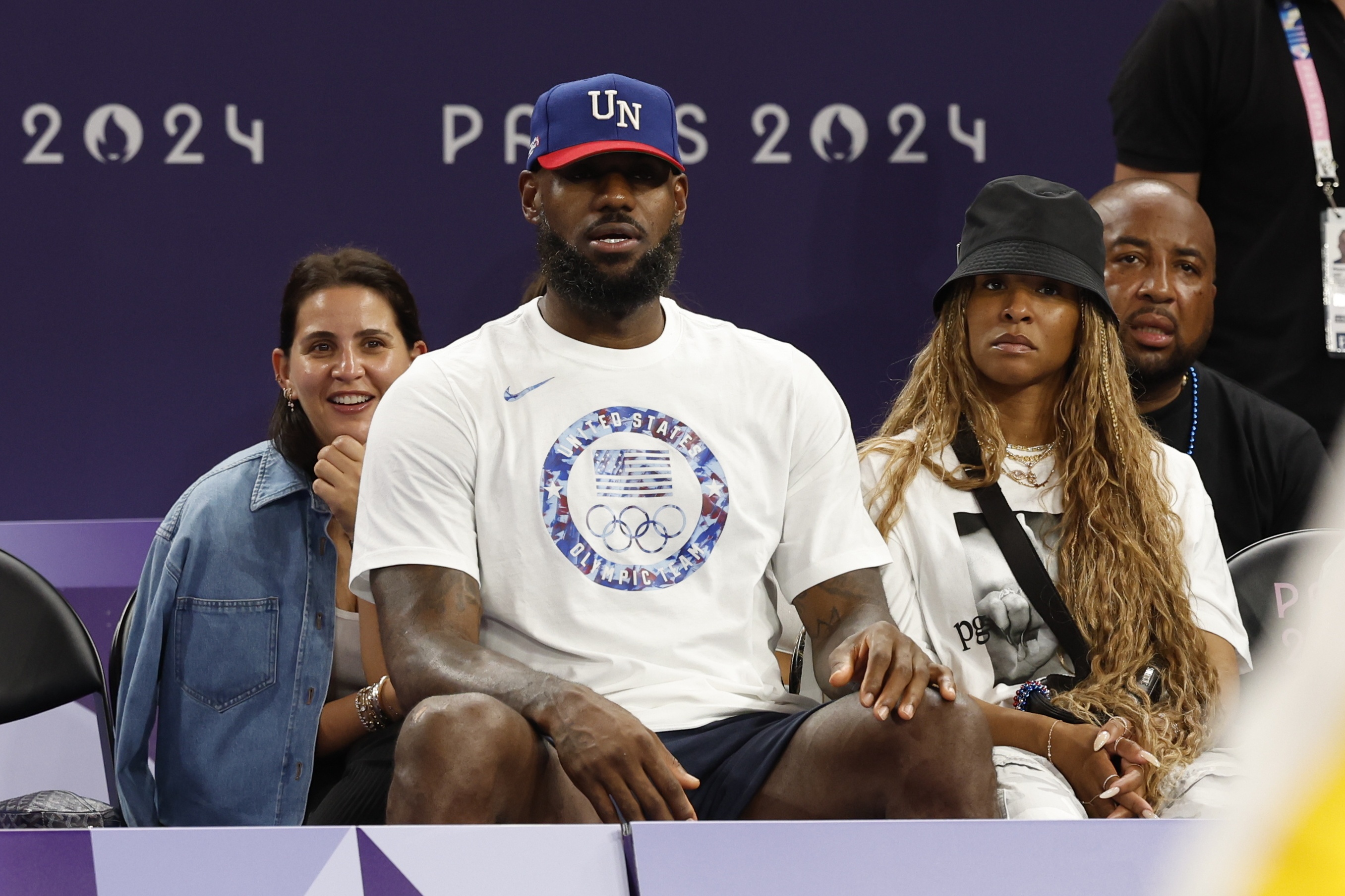 老詹人品如何?媒体人:贫民窟出来的黑人球星一直没丑闻 很不易