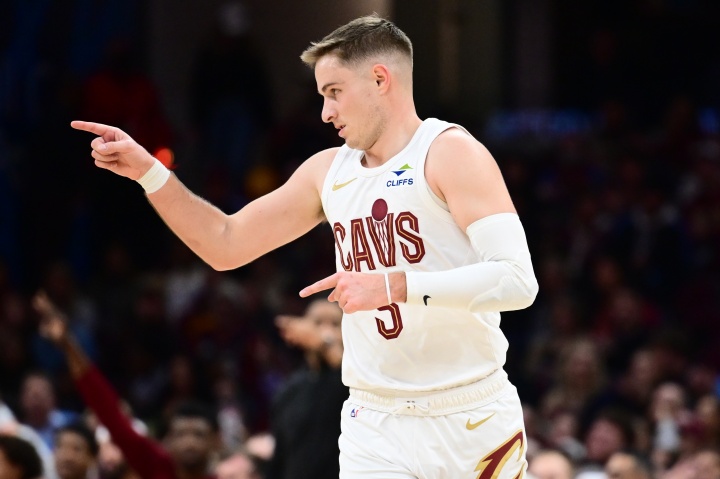 媒体人：梅里尔在防守端会被针对 这与努力无关&取决于身体条件