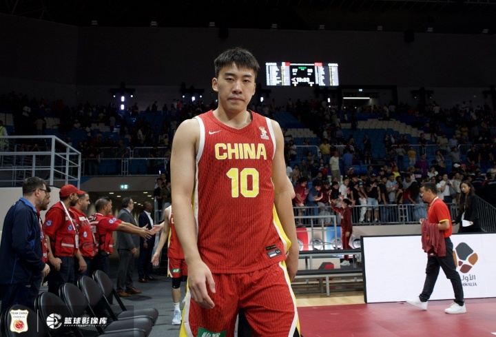 上一场因病缺席!媒体人:王俊杰今日复出对阵巴林男篮