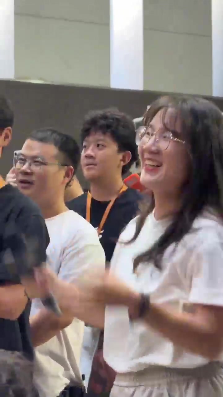 库里:最近在学吉他 或许明年再来中国时可以为大家弹奏一曲
