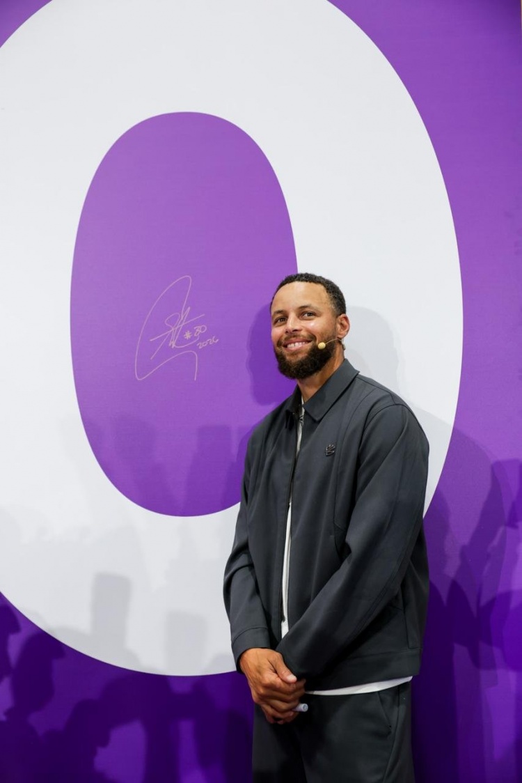 库里社媒晒照:首次随Curry Brand和李宁开启中国行 燥起来!